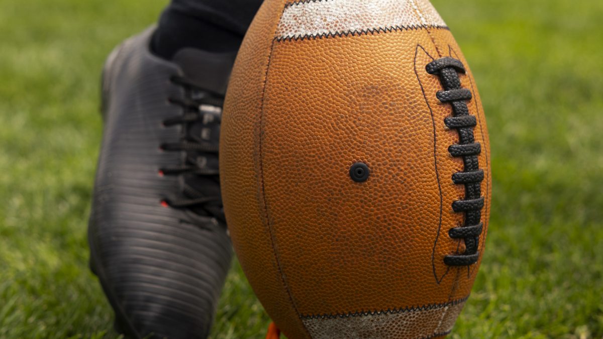 Vissés, moulés ou hybrides : comment choisir ses crampons de rugby ?